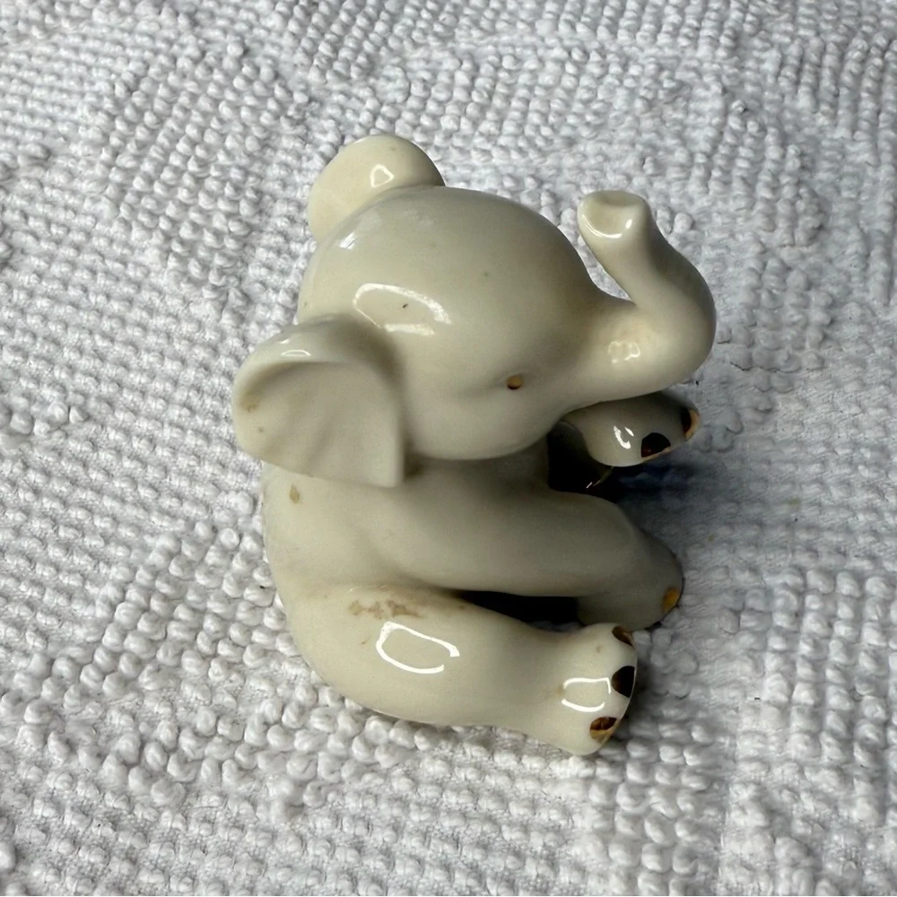 Lenox Handcrafted Porcelain Elephant Figurine Gold Accents Trunk Up Sitting 2.5